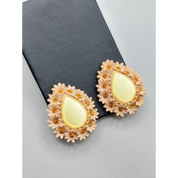 Featherlight Clip On Earrings Drop Shaped Flowers Peach Lightweight Celluloid - Picture 4 of 7